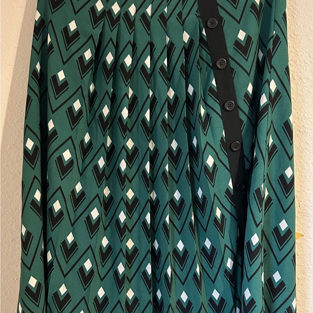 Women’s ModCloth Green And Black Pleated Front Skirt Size Large Stretch Waist